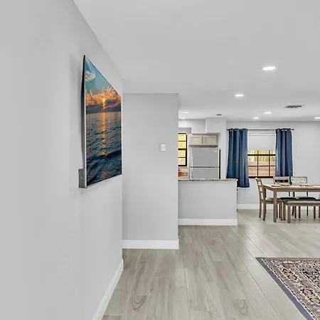 Front Unit A Charming 2 Bedroom Las Olas Apt